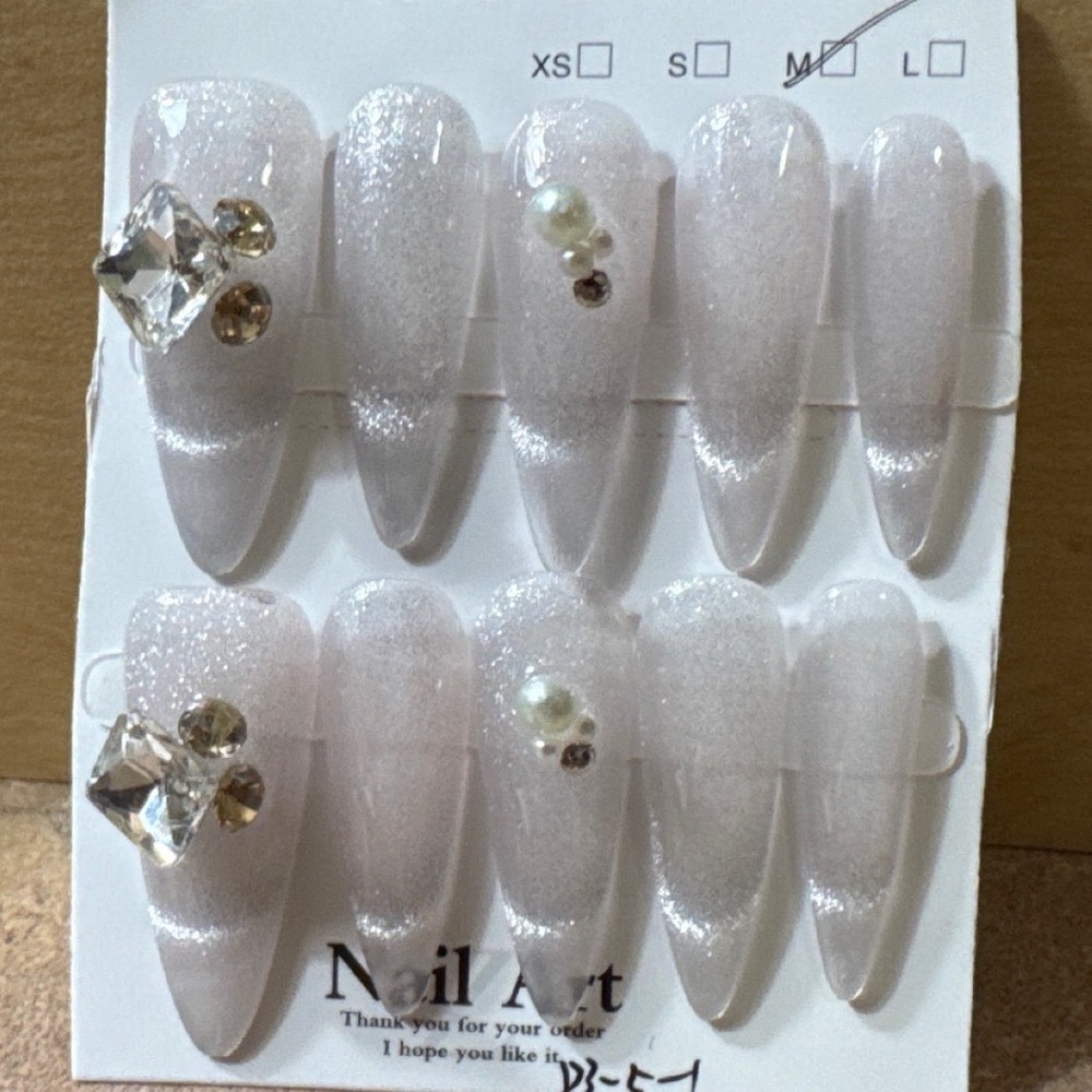 Silver Cat‎ Eye Press On Nails Medium Almond 3D Rhinestone Pearl Accents Size M